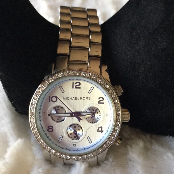 Lot 5 watches Michael Kors, Anne Klein - Picture 5 of 8